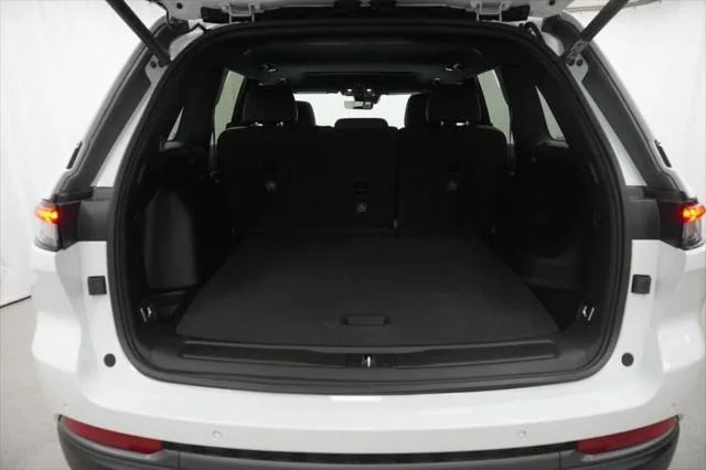 New 2026 Bright White Clear-Coat Exterior Paint Jeep Laredo image 31