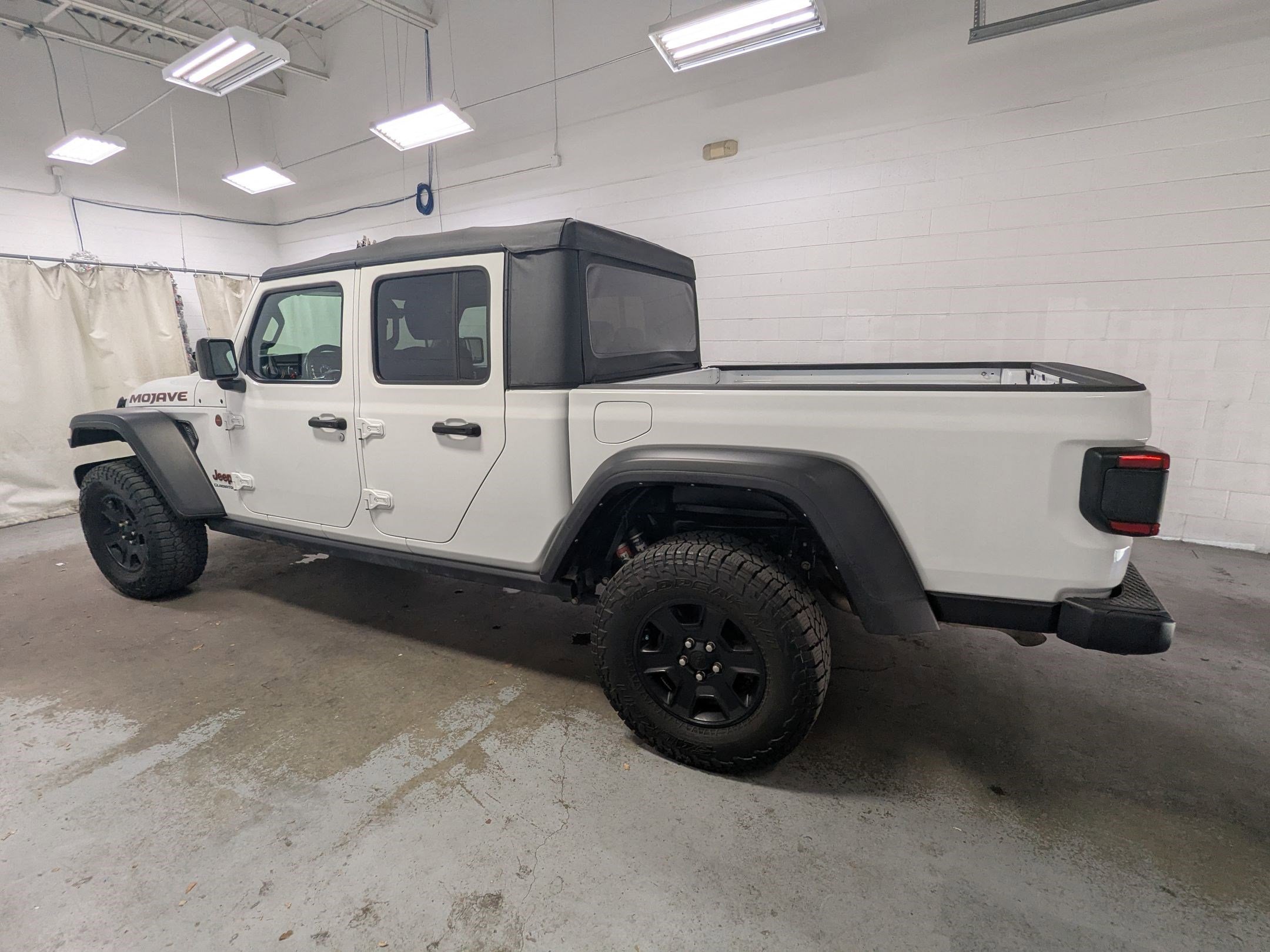 Used 2022 Bright White Clearcoat Jeep Mojave image 8