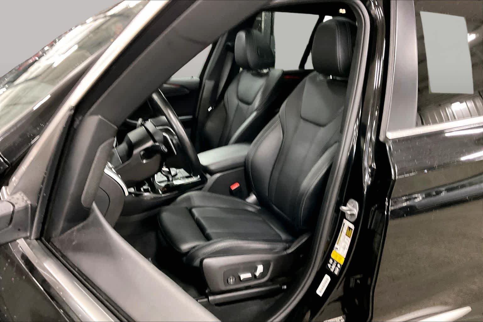 Used 2022 Jet Black BMW xDrive30i image 8