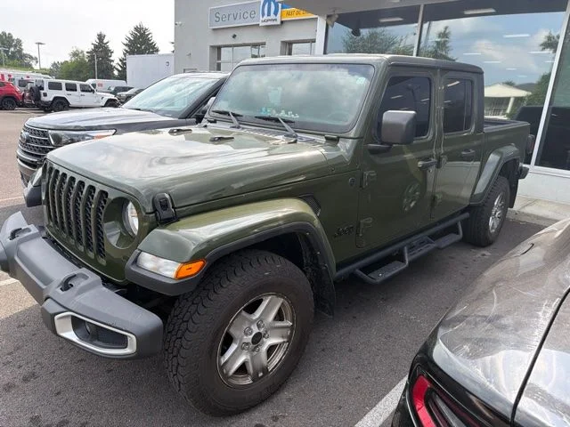 Used 2023 Green Jeep Sport S image 2