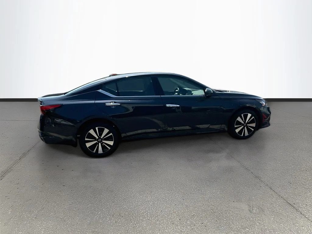 Used 2020 Blue Nissan 2.5 SV image 8