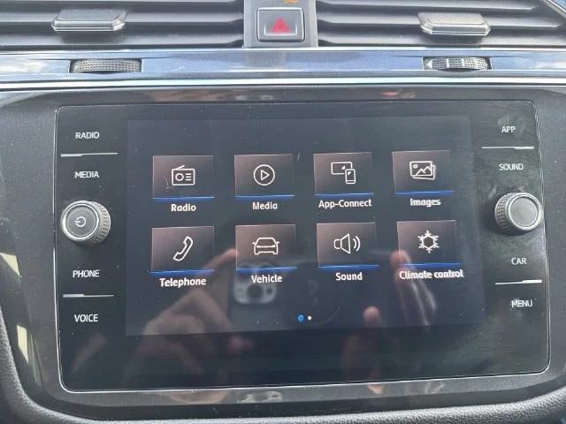 Used 2018 Green Volkswagen 2.0T SE image 21