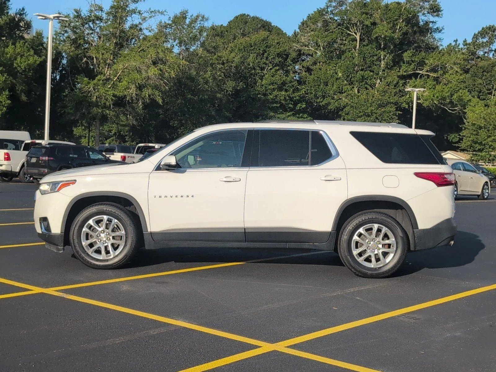 Used 2018 Chevrolet Traverse 1LT with VIN 1GNERGKWXJJ270913 for sale in Lucedale, MS