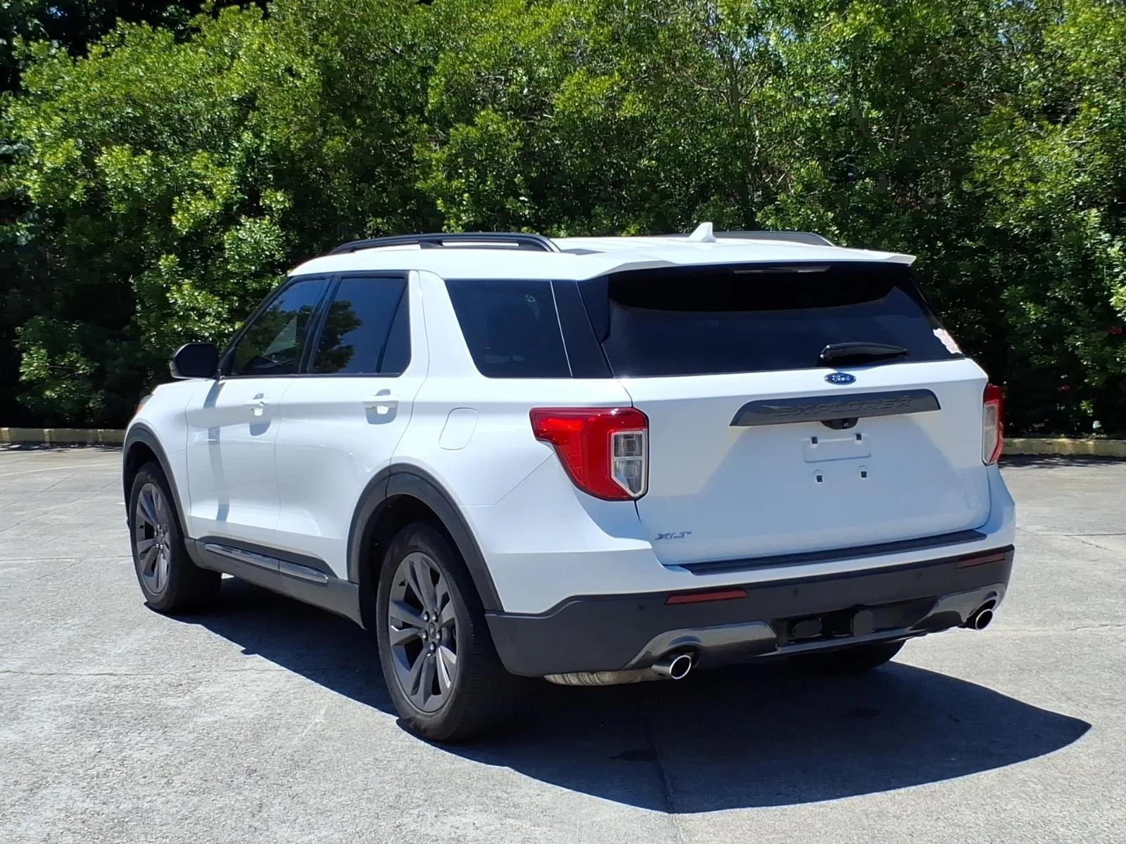 Used 2022 Star White Metallic Tri-Coat Ford XLT image 9