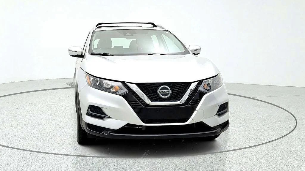 Used 2020 Brilliant Silver Metallic Nissan FWD SV image 2