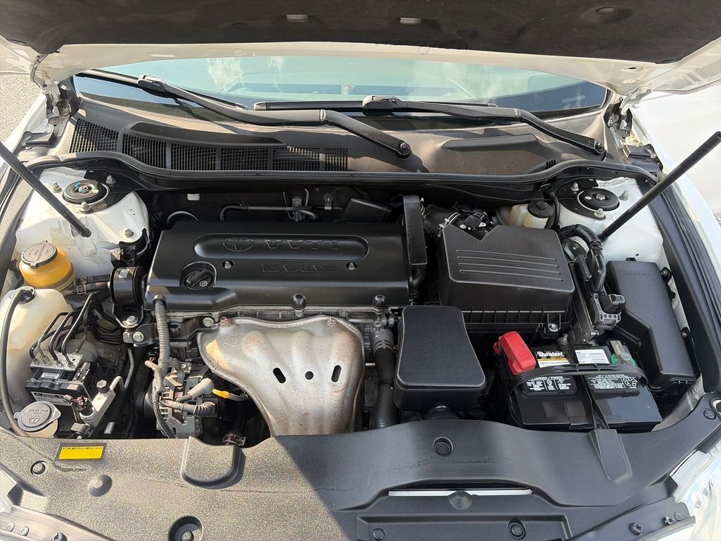 Used 2009 Super White Toyota XLE image 20