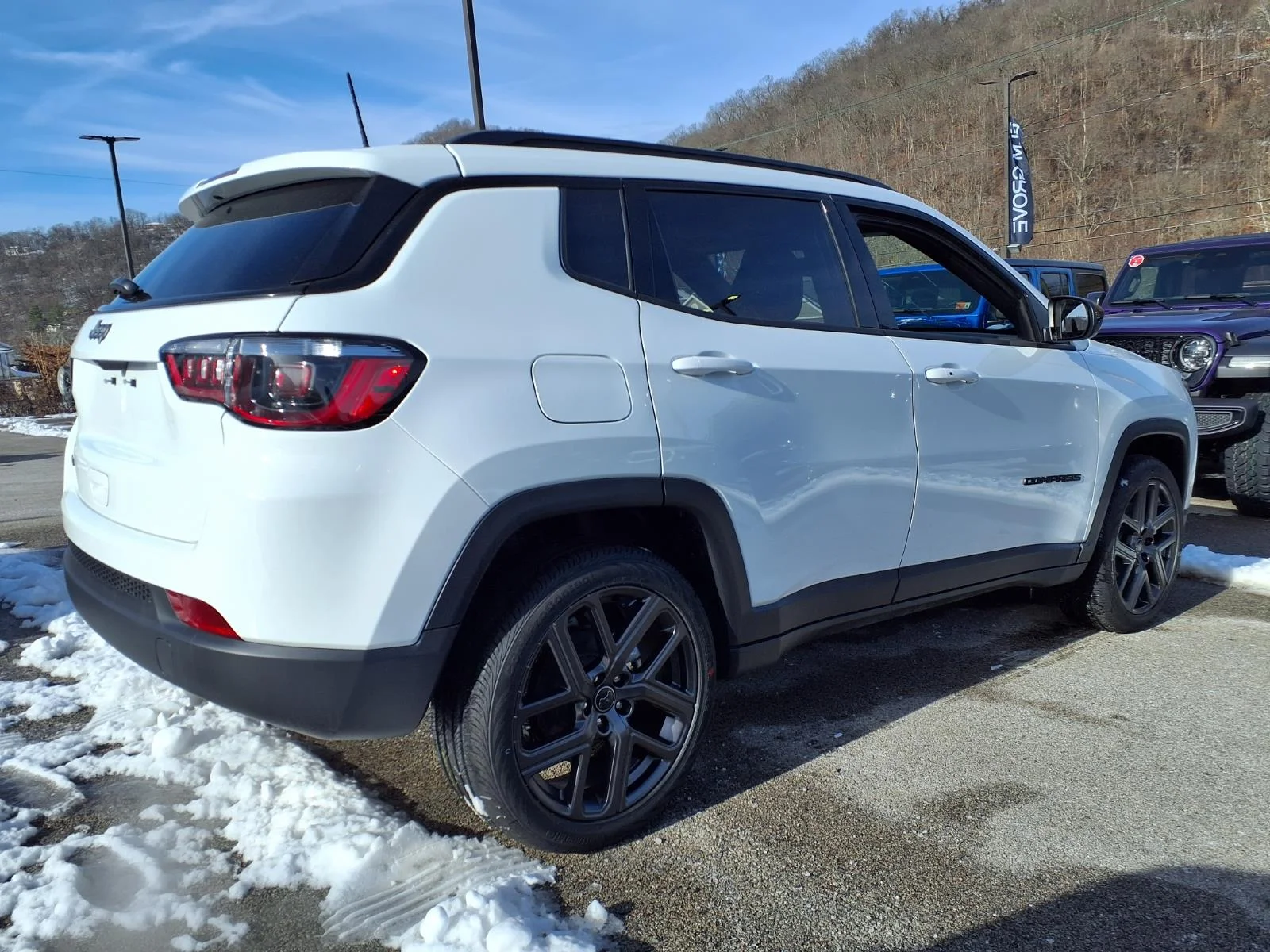 New 2026 Bright White Clearcoat Jeep Latitude image 2
