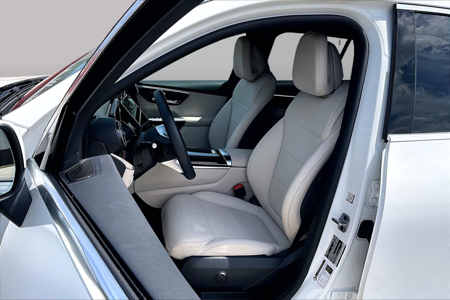 Used 2025 Polar White Mercedes-Benz GLC 300 image 8
