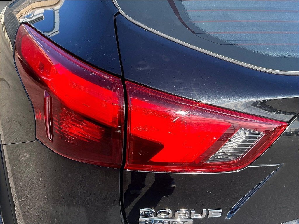 Used 2019 Black Nissan S image 32
