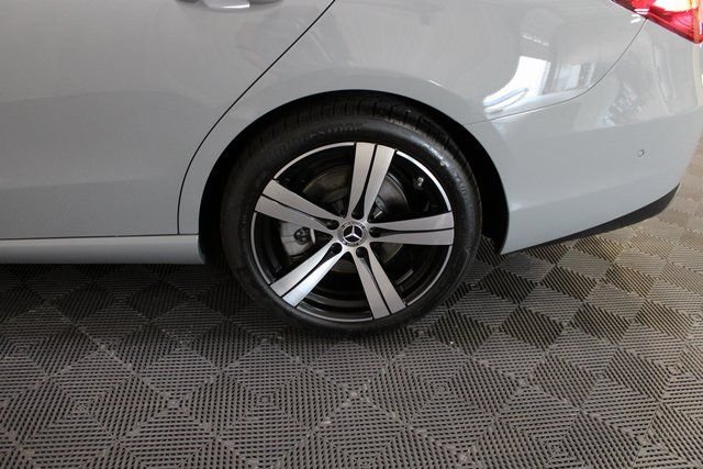 2025 Mercedes-Benz C-Class Sedan C 300 - Photo 8