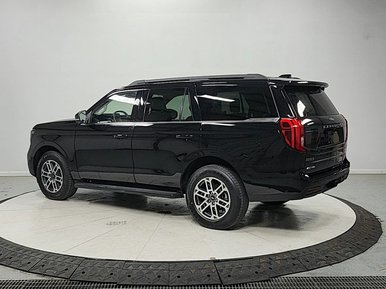 Used 2025 Black Ford Active image 5