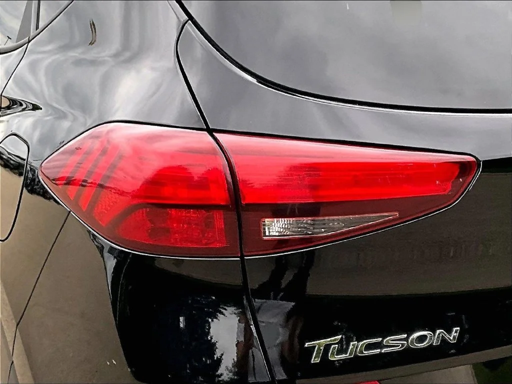 Used 2019 Black Hyundai Value image 27