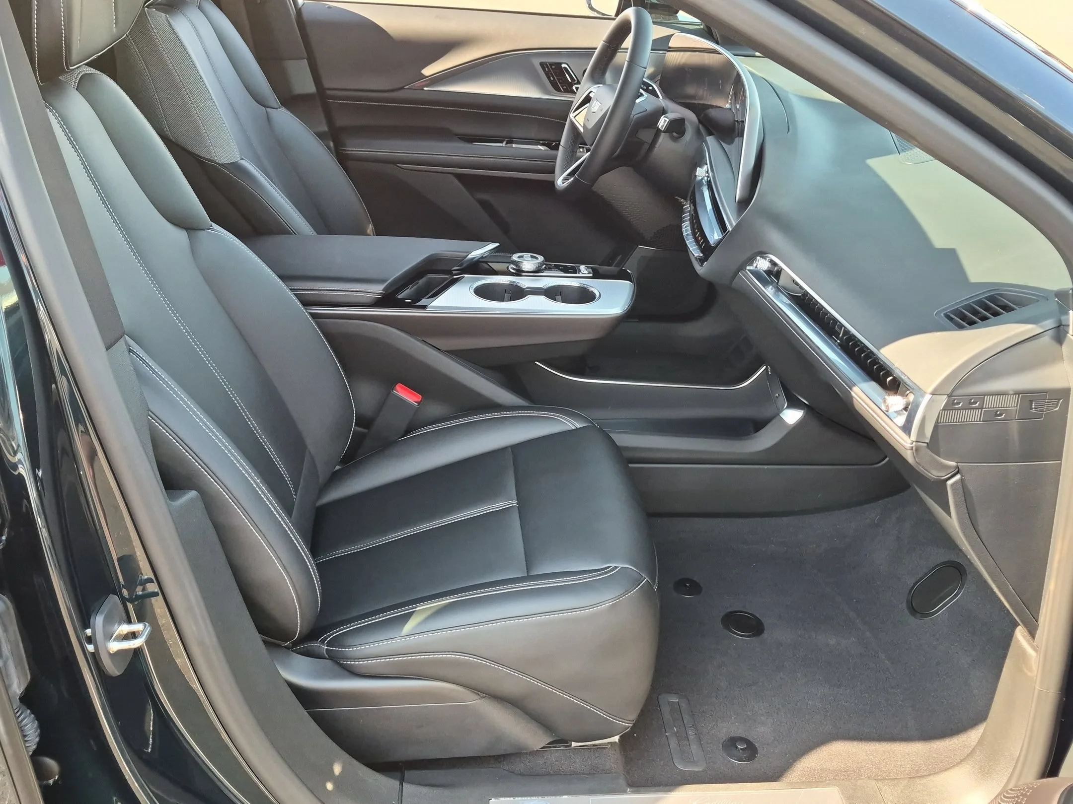 Used 2024 Emerald Lake Metallic Cadillac Tech image 27