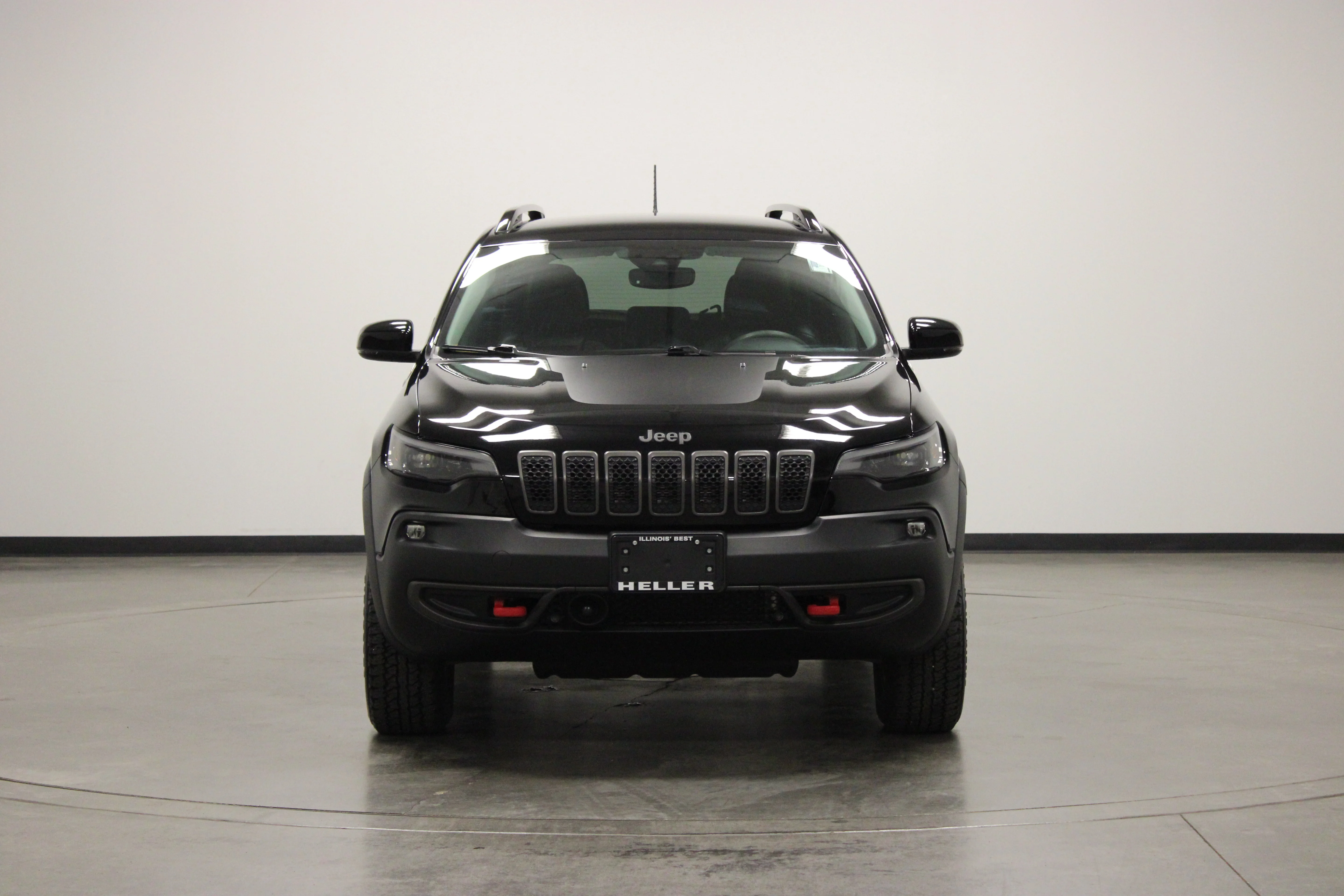 Used 2022 Diamond Black Crystal Pearlcoat Jeep Trailhawk image 3
