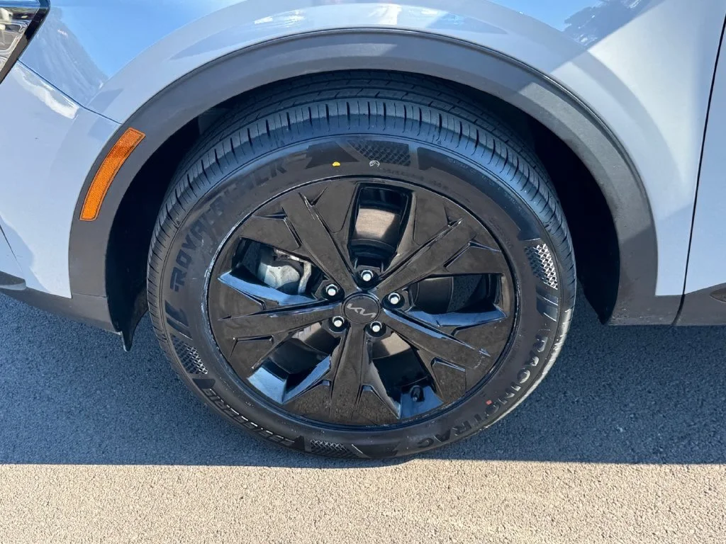 Used 2025 Gray Kia X-Line image 19
