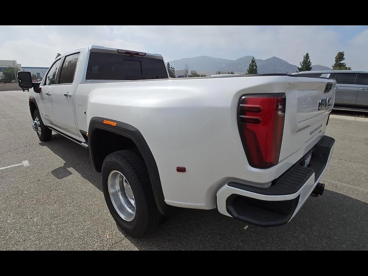 Used 2024 White Frost Tricoat GMC Denali Ultimate DRW image 6