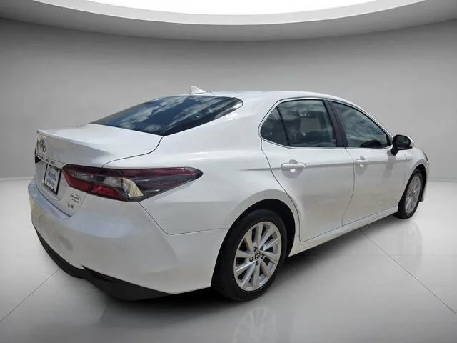 Used 2023 Ice Cap Toyota LE image 5