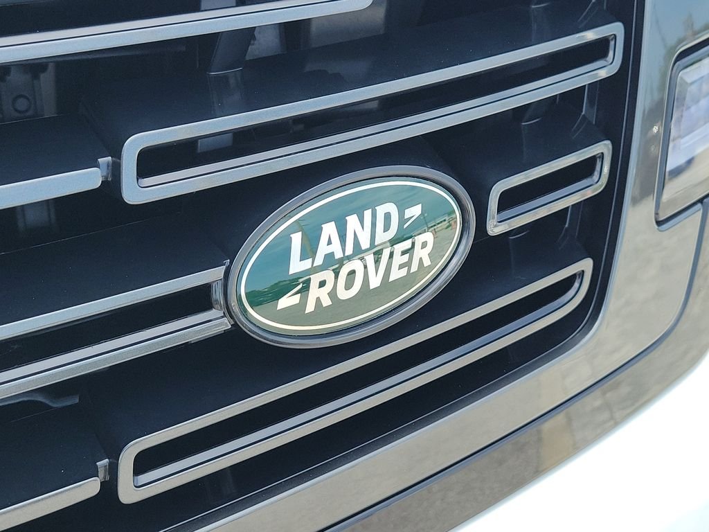New 2026 Fuji White Land Rover SE image 10
