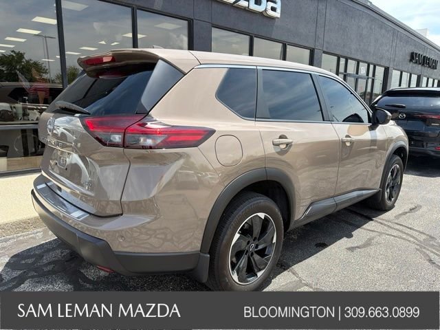 Used 2025 Beige/tan Nissan SV image 11