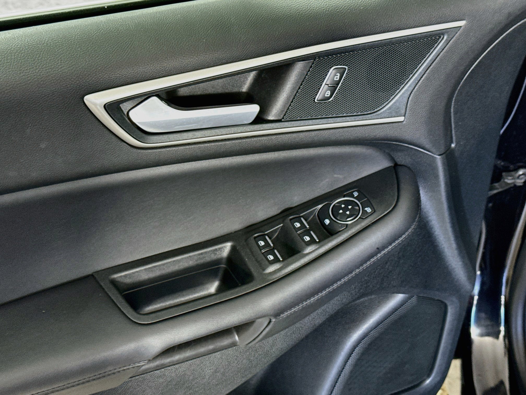 Used 2024 Agate Black Metallic Ford SEL image 17