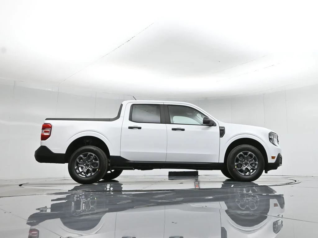 New 2026 Oxford White Ford XLT image 45