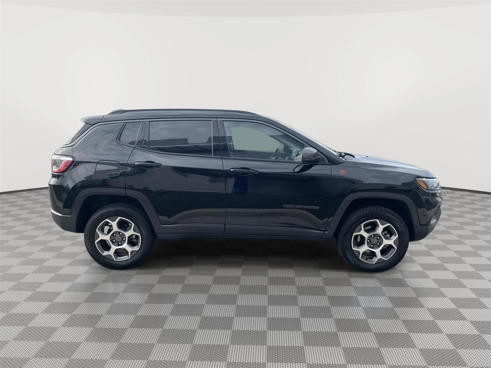 Used 2022 Diamond Black Crystal Pearlcoat Jeep Trailhawk image 9