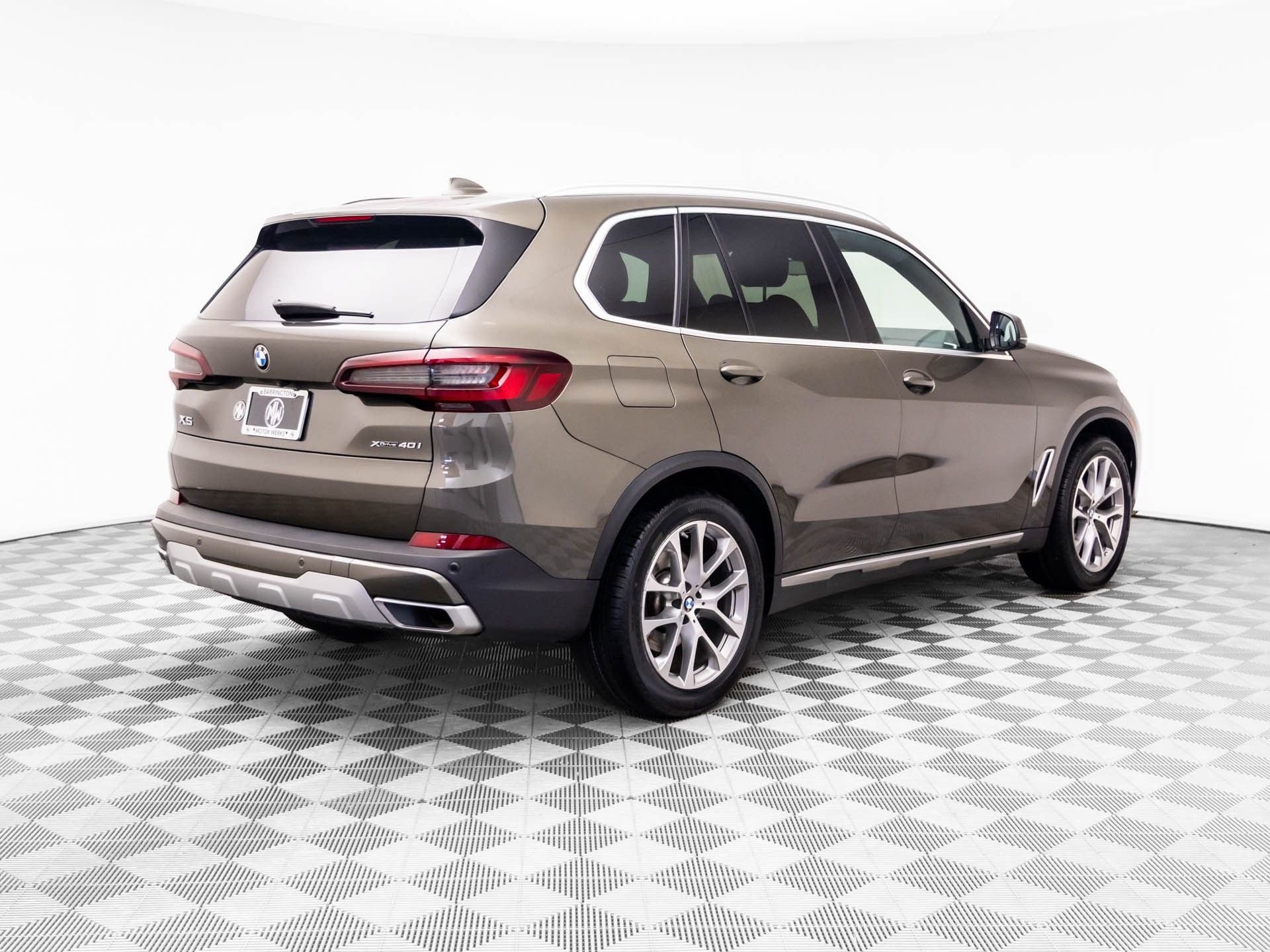 Used 2022 Green BMW xDrive40i image 5