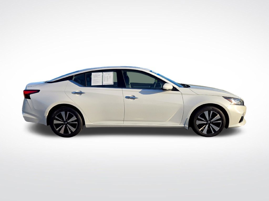 Used 2019 White Nissan 2.5 SL image 2