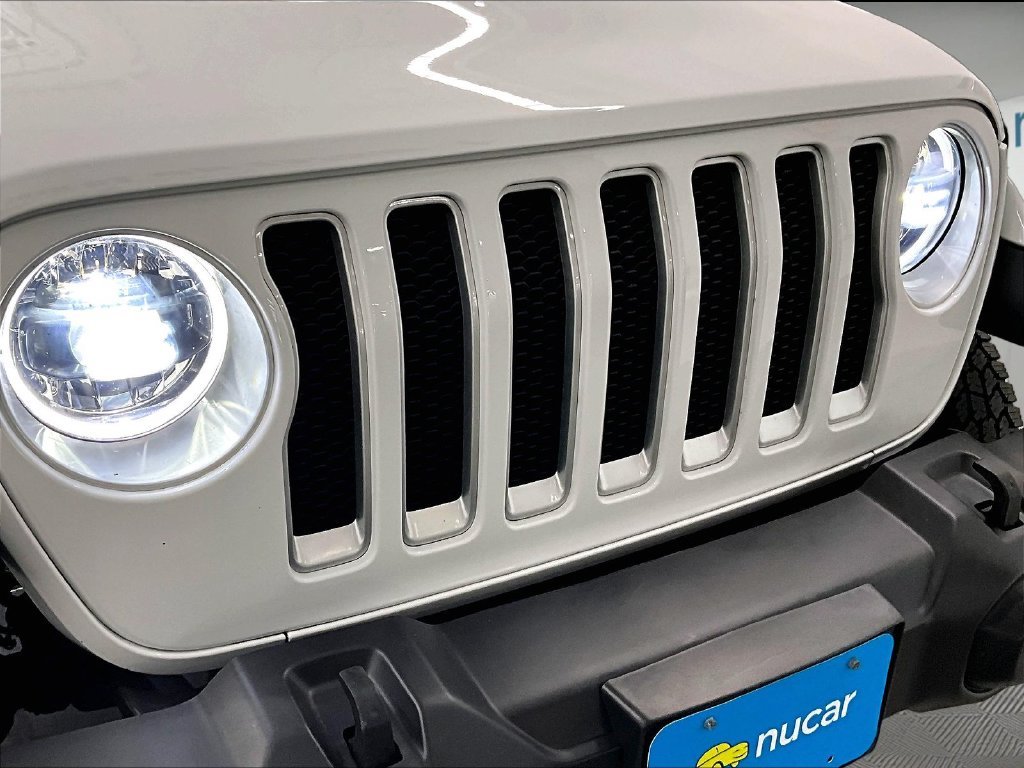 Used 2023 White Jeep Sahara image 29