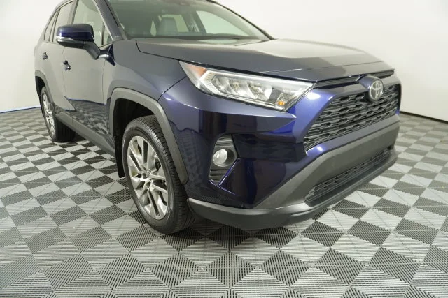 Used 2021 Blue Toyota XLE Premium image 10