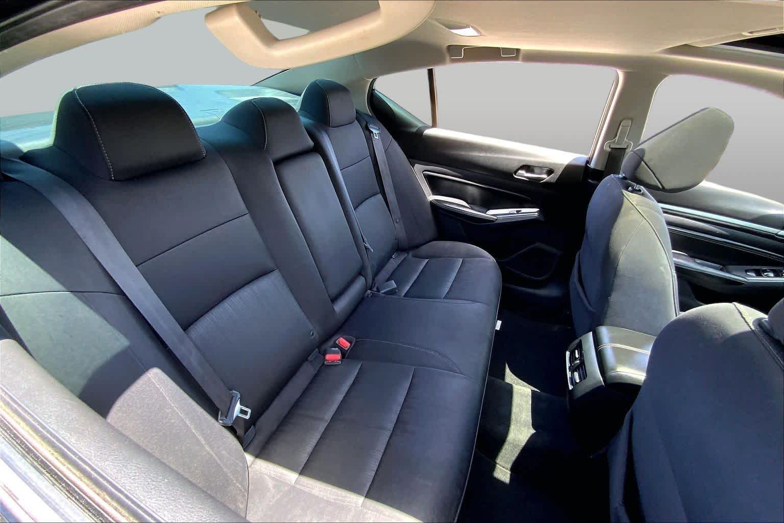 Used 2019 Super Black Nissan 2.5 SV image 20