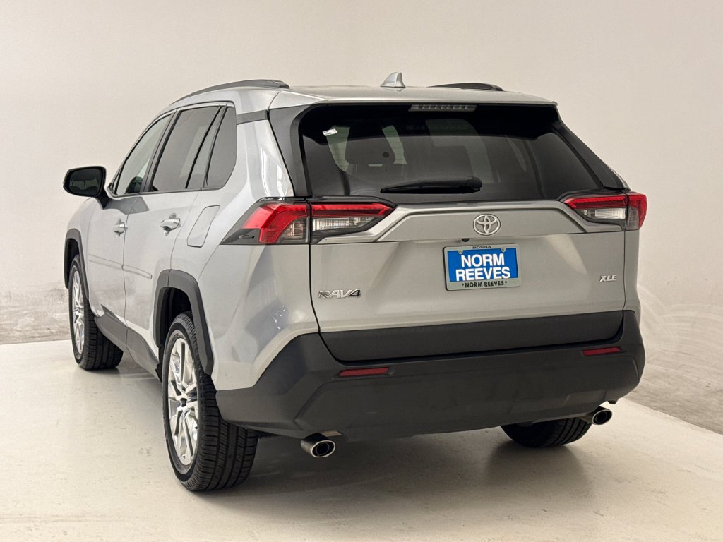 Used 2020 Silver Sky Metallic Toyota XLE Premium image 7