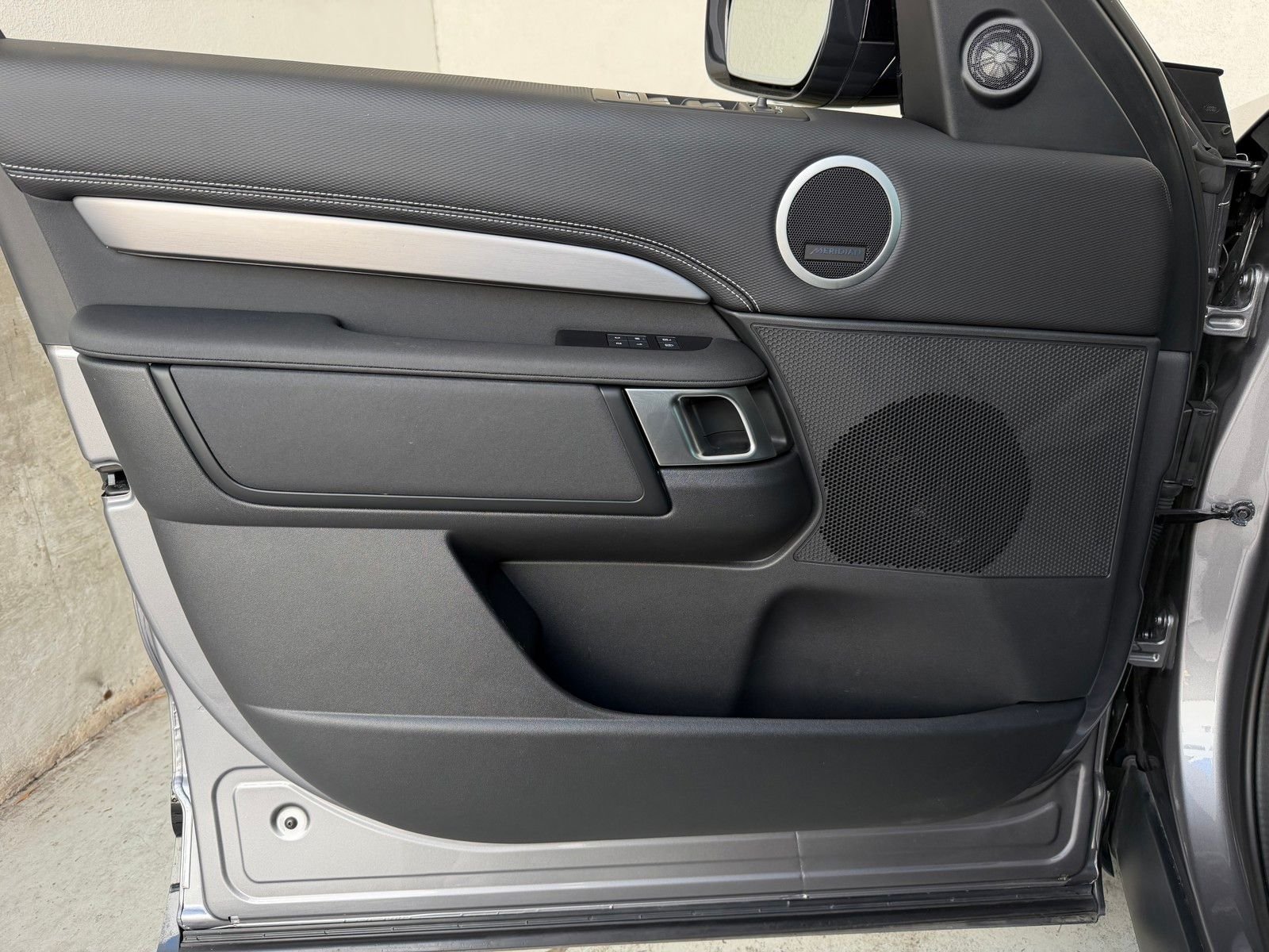 Used 2024 Gray Land Rover Dynamic SE image 23