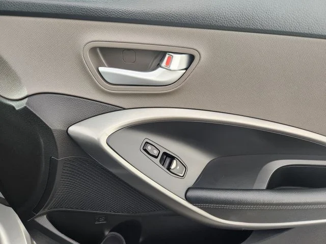 Used 2014 Silver Hyundai Base image 13