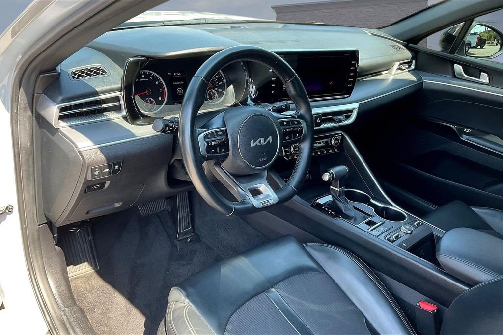 Used 2024 Wolf Gray Kia GT-Line image 17