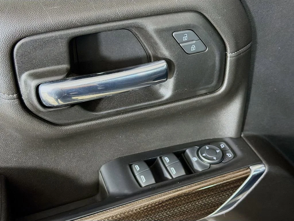 Used 2021 Shadow Gray Metallic Chevrolet RST image 17