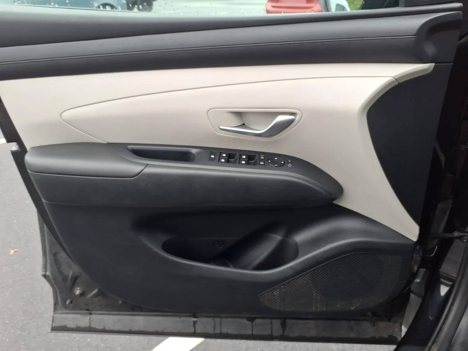 Used 2025 Phantom Black Hyundai SEL image 29