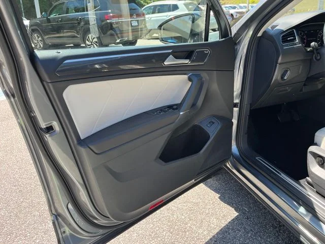 Used 2018 Gray Volkswagen 2.0T SEL Premium image 5