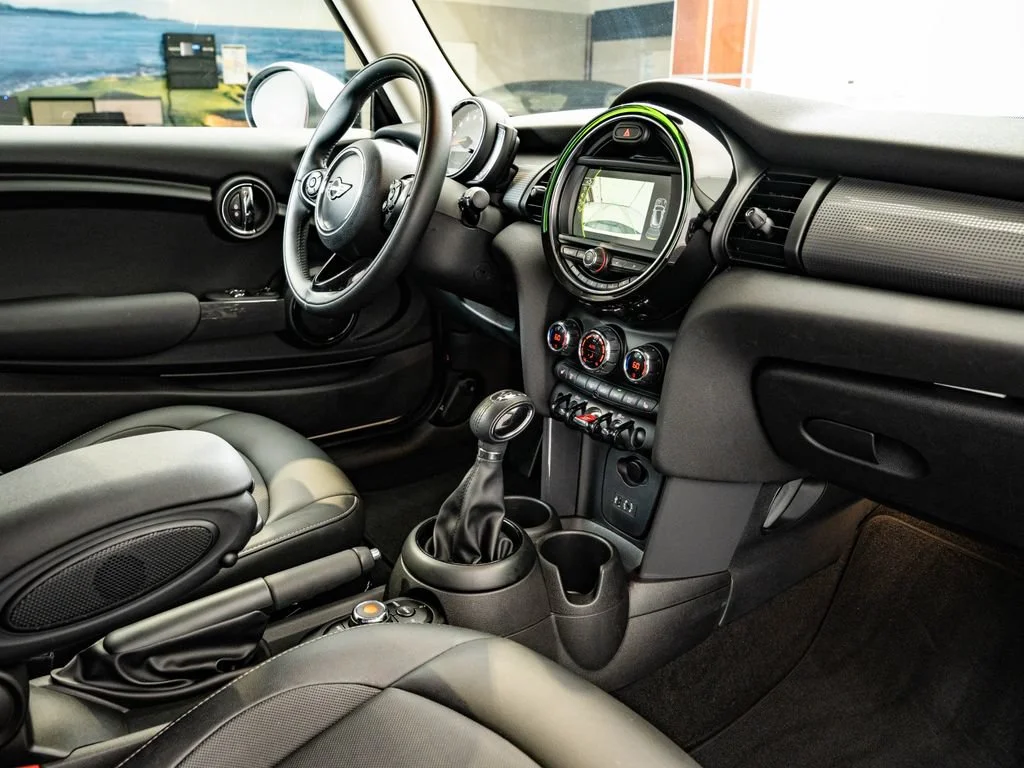 Used 2018 Pepper White MINI  image 44