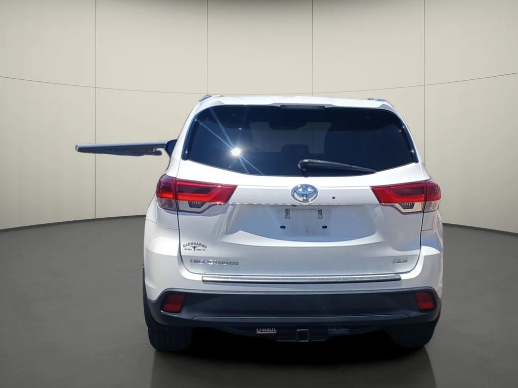 Used 2017 Blizzard Pearl Toyota XLE image 6