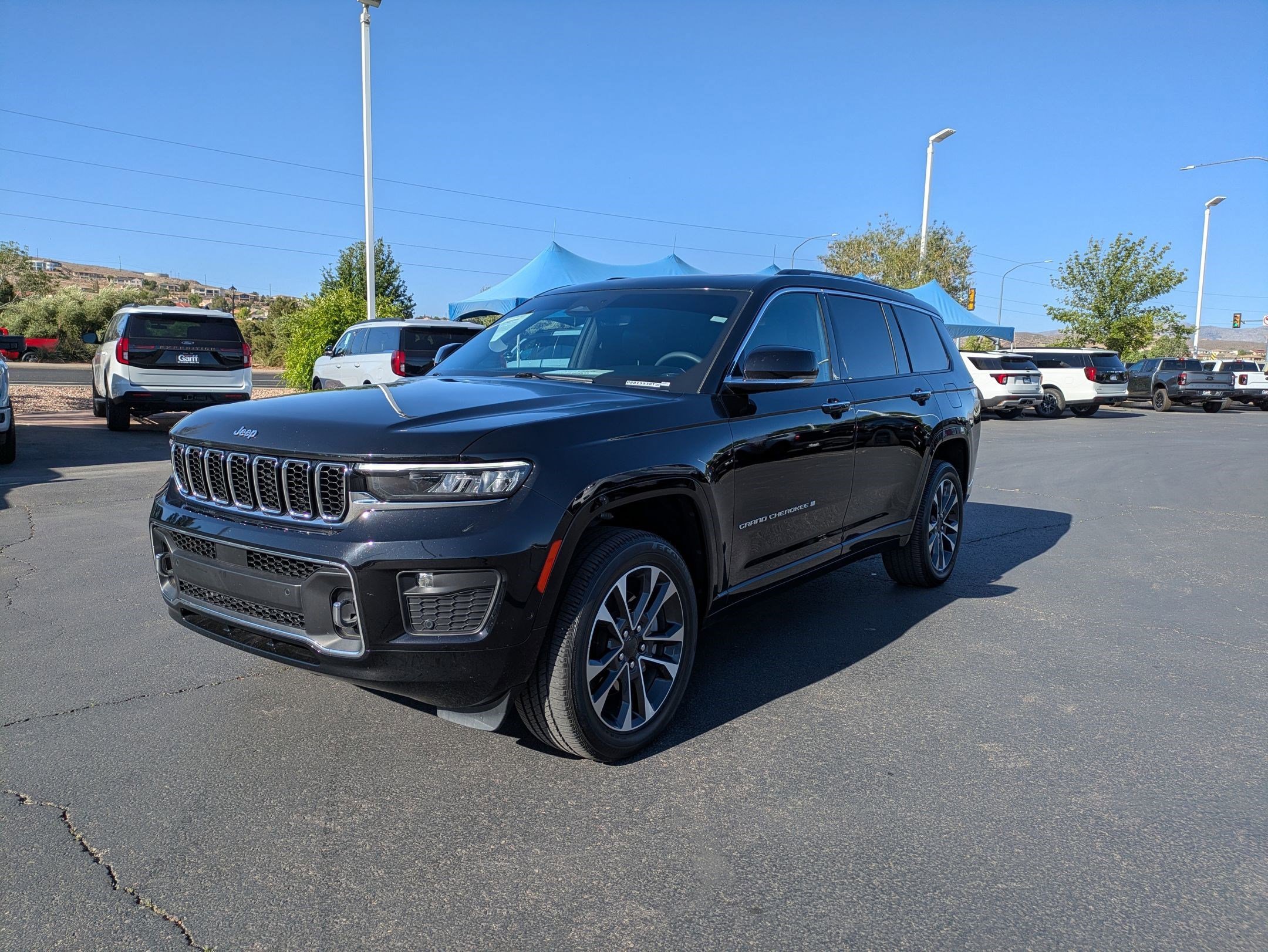 Used 2023 Diamond Black Crystal Pearlcoat Jeep Overland image 7