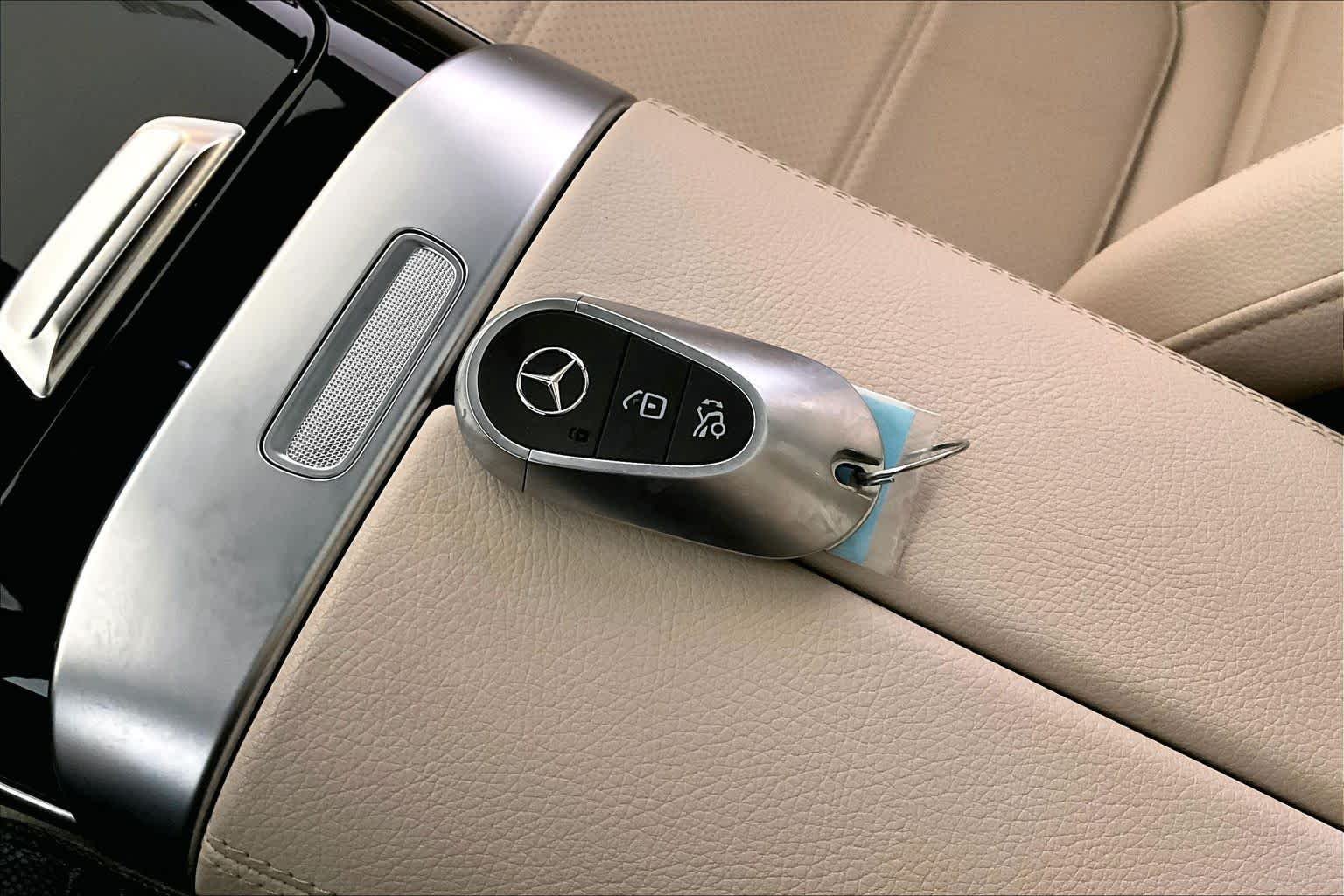 Certified Used 2025 Polar White Mercedes-Benz GLC 300 image 15