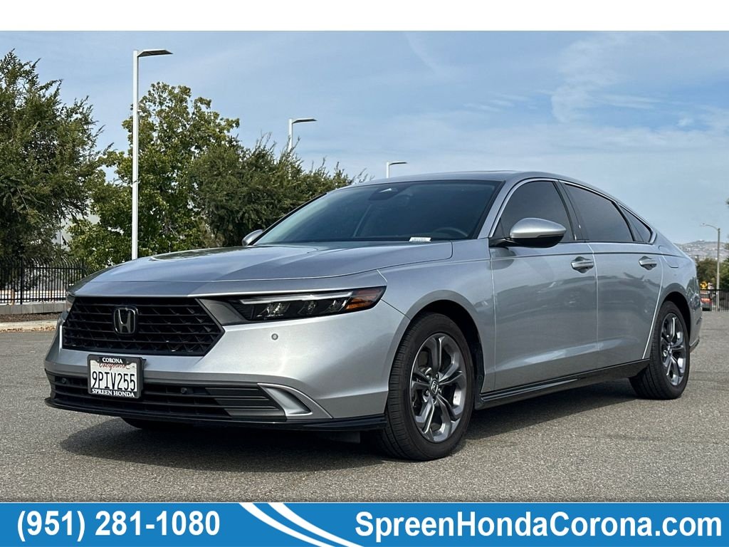 Used 2024 Solar Silver Metallic Honda EX-L image 1