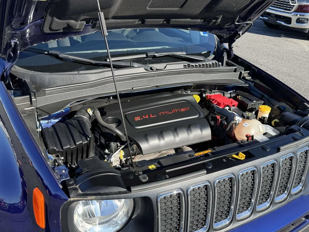 Used 2019 Blue Jeep Latitude image 12