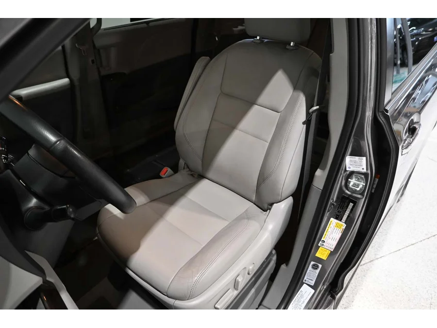 Used 2020 GRAY Toyota XLE Mobility Handicap Van image 14