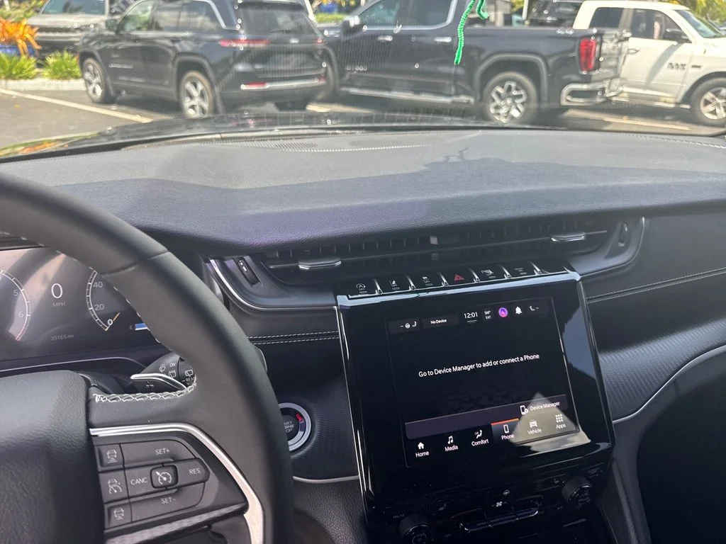 Used 2023 Black Jeep Altitude image 2