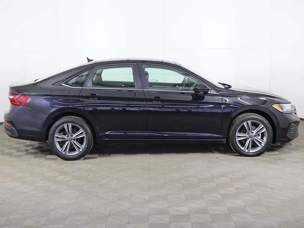 Used 2024 Deep Black Pearl Volkswagen 1.5T SE image 18