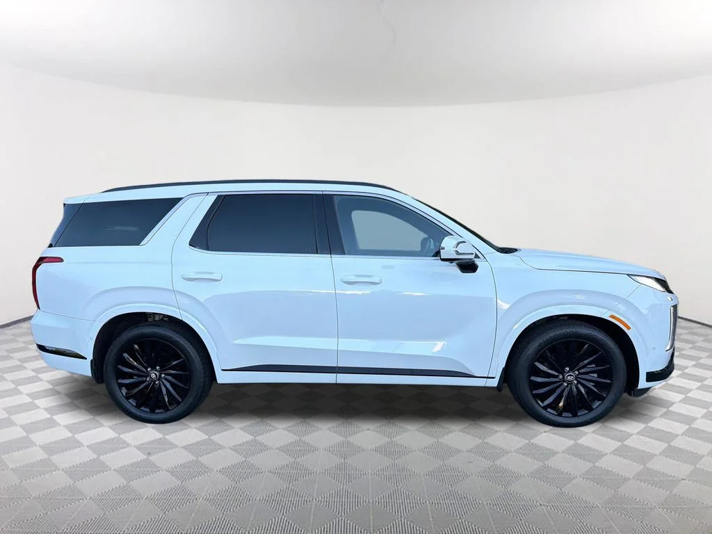 Used 2025 White Hyundai Calligraphy Night Edition image 4