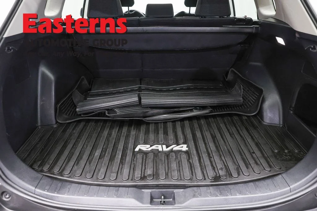 Used 2022 White Toyota LE image 9