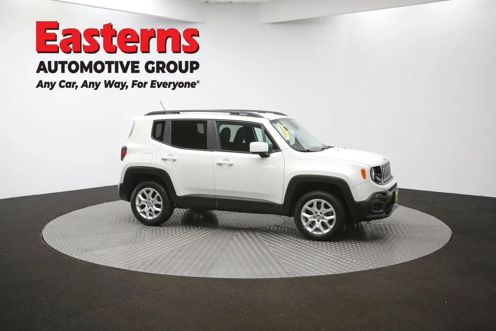 Used 2017 White Jeep Latitude image 45